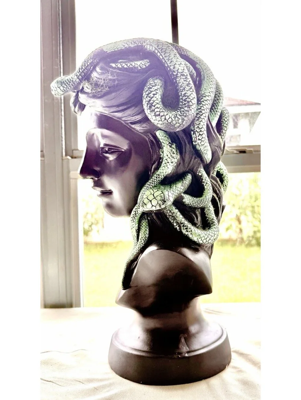 Stunning New Medusa Bust With Metallic Green Snake Hair Halloween 2025